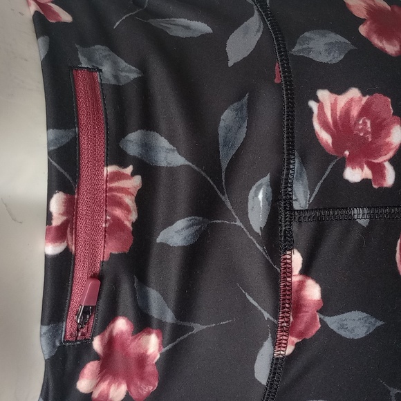 Black stretch pants with red flowers - Picture 2 of 8